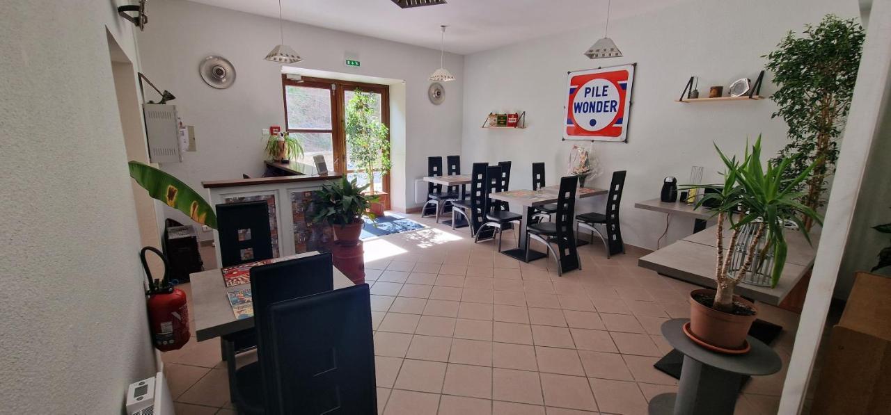 D'hotes Les Lits Des Fees Bed & Breakfast